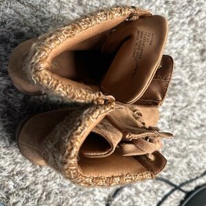 Nursery Rhyme Tan Heeled Boots with Cozy Sherpa Lining